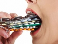 Vedci určili najlepšiu metódu na prehĺtanie liekov