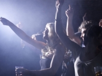 Ženy sa už v konzumácii alkoholu vyrovnávajú mužom