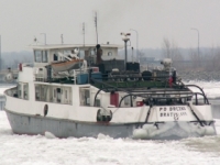 Na rozrúšanie ľadu na Dunaji nasadili tri ľadoborce