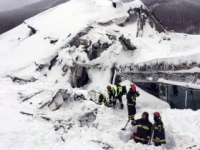 V hoteli, ktorý zasiahla lavína, našli osem živých ľudí