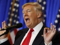 Múr na hraniciach s Mexikom chce Trump postaviť čo najskôr