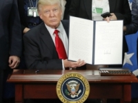 Krajina bez hraníc nie je podľa Trumpa krajinou