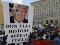 Trumpov protiimigračný dekrét blokuje súd, vláda sa odvolá