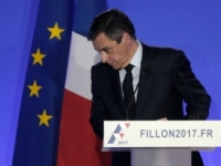 Fillon napriek škandálu túži po kresle prezidenta Francúzska