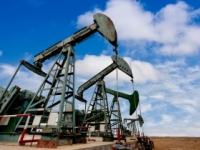 Ropa zlacnela, cena zlata posilnila