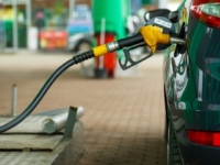 Benzín je drahší. Ak tankujete naftu, viac nezaplatíte