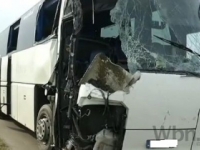 Havaroval výletný autobus, pri nehode zahynuli desiatky ľudí