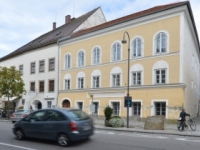 Rakúšania zatkli dvojníka Adolfa Hitlera, navštívil jeho dom